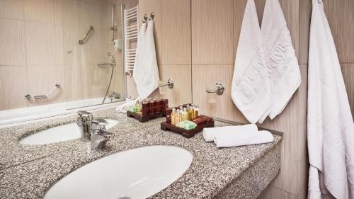 Standard One-Bedroom Apartment (2 Adults + 1 Child) image 4