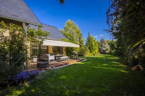 7 Bedroom Secluded Villa close to Prague