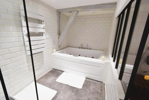 Appartement jacuzzi privatif : Urban Love