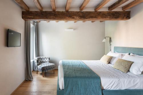 Book the Deluxe Double Room Deluxe Double Room