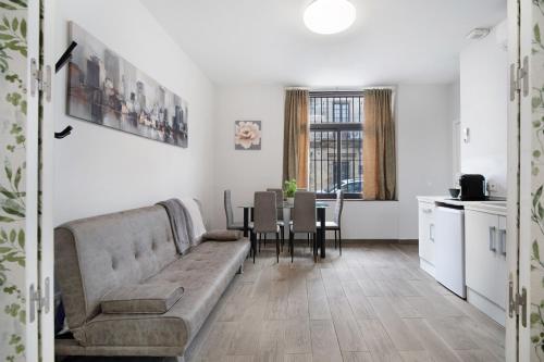 Superior One-Bedroom Apartment