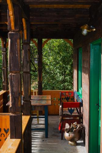 La sat - Mândră Ioană La sat - Mândră Ioană