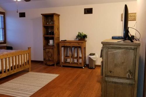 One-Bedroom Apartment image 3