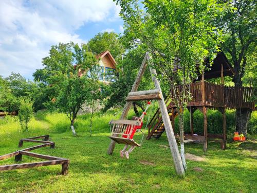 La sat - Mândră Ioană La sat - Mândră Ioană