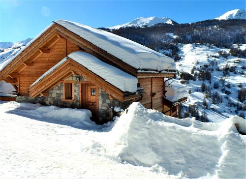 Prestigious 18 Person Chalet with Pool and Jacuzzi