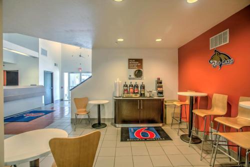 บริการและสิ่งอำนวยความสะดวก, Motel 6 Bozeman, MT in โบซแมน (MT)