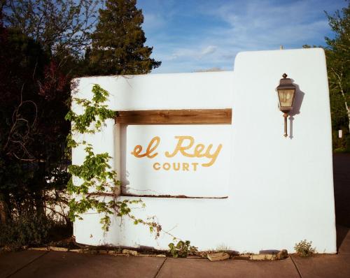 El Rey Court