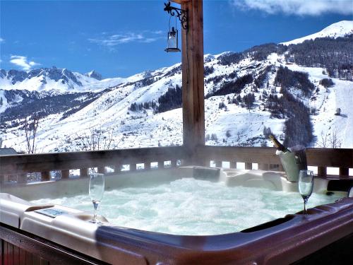 Charming Chalet w/ Mountain & Slope Views, Jacuzzi