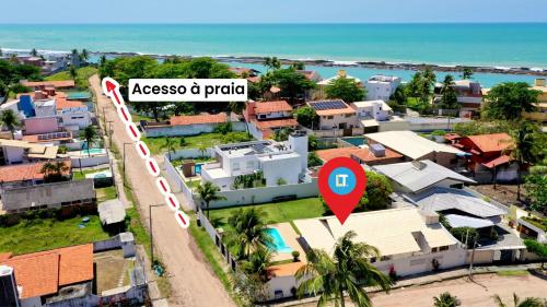 Casa com 3 quartos e piscina a 100m da praia