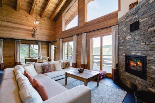 Authentic Swiss Spa Chalet Nesoya | Jacuzzi & Sauna in La Tzoumaz