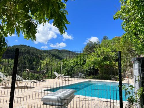 La Roseraie - Gite avec piscine en Cévennes