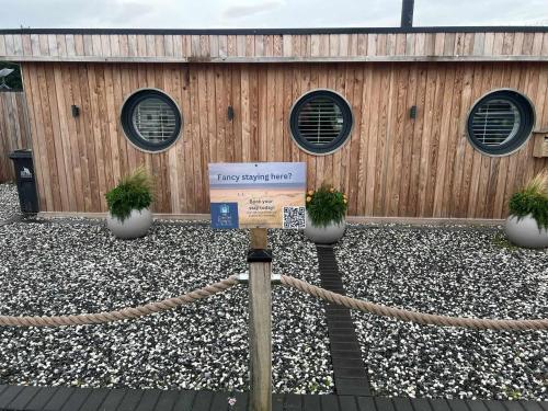 Humberston Boathouse Lodges with Hot Tub - Cleethorpes Beach Cabin Chalet