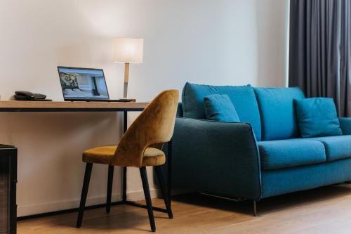 room detail thumbnail 2