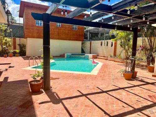 Villa en el centro de Jarabacoa con piscina climatizada