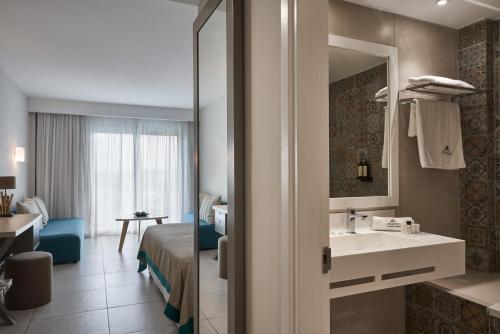 Atlantica Aeneas Resort - image 5