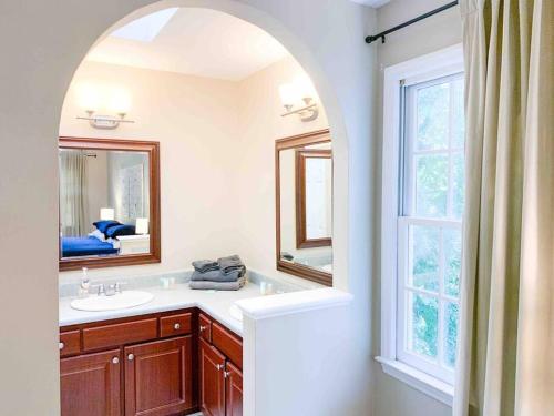 *Spacious King Suite- central to Duke/UNC/Airport detail
