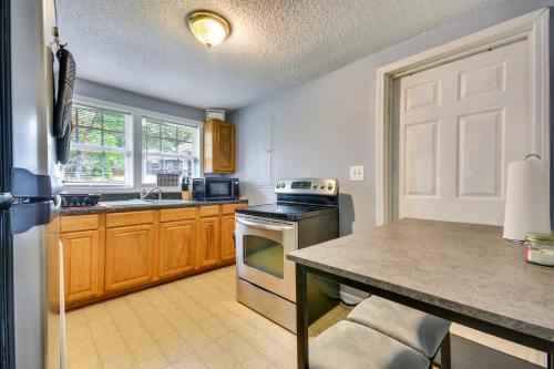 Charming Lexington Home - 2 Mi to Downtown! in Lexington, USA