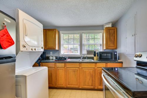 Charming Lexington Home - 2 Mi to Downtown! in Lexington, USA