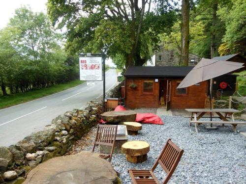 Vrt, Bryn Dinas Camping Pods at the foot of Mt Snowdon in Plas Gwynant