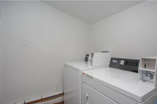Retreat Suite 3 Modern Getaway in Grand Rapids, USA