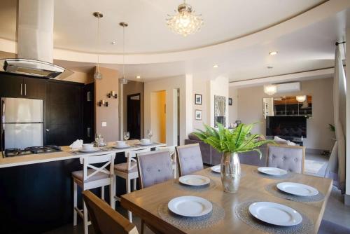 Casa Todos Santos with Gated Parking at Casas Sanblu in 恩森那達