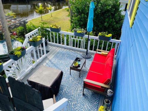 Dotări, Waterfront Home Just Minutes To Beach in East Naples