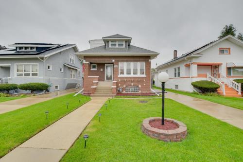13 Mi to Dtwn Chicago Maywood Home with Fireplace in Maywood, USA