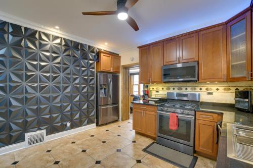 13 Mi to Dtwn Chicago Maywood Home with Fireplace in Maywood, USA