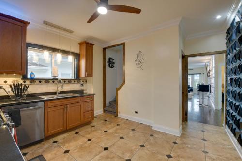 13 Mi to Dtwn Chicago Maywood Home with Fireplace in Maywood, USA