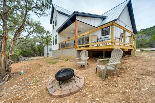 Modern Canyon Lake Getaway with Hot Tub and Fire Pit! in Canyon Lake, USA