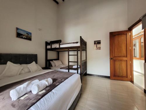 Quadruple Room with Balcony image 5