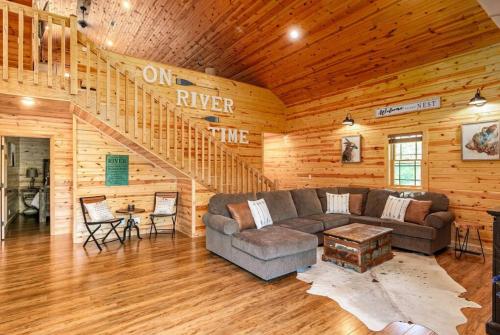 The Hawks Nest Cabin on Current River in Doniphan