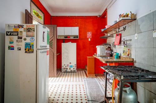Kitchen, Books Hostel in Santa Teresa