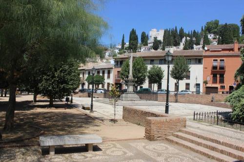 Central, near the Alhambra, quiet and autentic! Central, near the Alhambra, quiet and autentic!