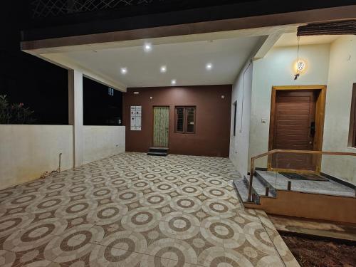 Five-Bedroom House image 9