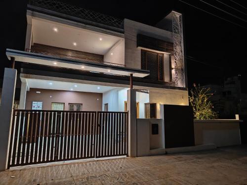 Five-Bedroom House image 8