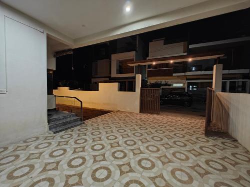 Five-Bedroom House image 4
