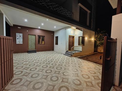 Five-Bedroom House image 2