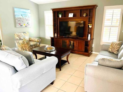 Oasis Away Englewood, Florida! Spacious home w/ heated pool detail