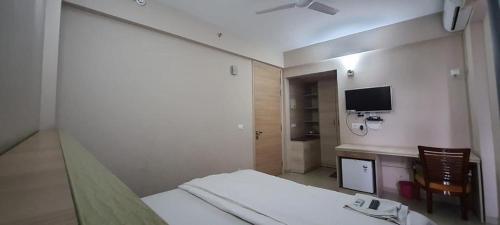 Apartment with Balcony image 8