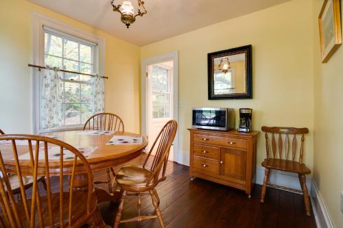 Historic Home in Taylors Falls with Patio and Fire Pit in Taylors Falls, USA