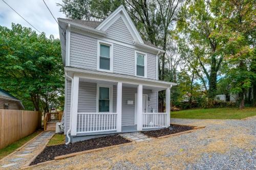 Charming Roanoke Vacation Home - 1 Mi to Downtown!