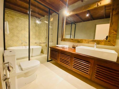 King Suite image 2