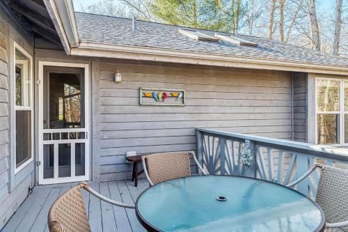 Woodland View by Sarah Bernard Chalets, House near Golf Course and Aspen Center