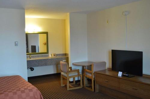 Scottish Inn & Suites - Eau Claire - Accommodation