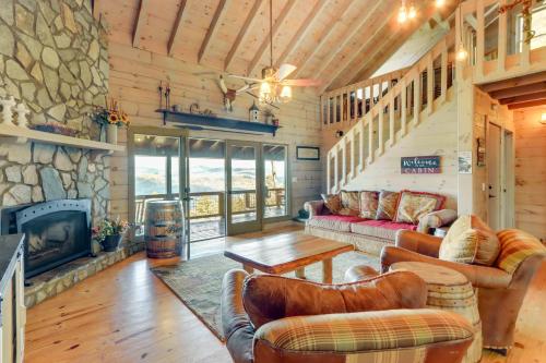Cozy Cherry Log Cabin with Hot Tub and Mountain Views! in Cherry Log, USA
