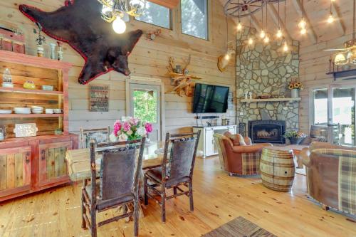 Cozy Cherry Log Cabin with Hot Tub and Mountain Views! in Cherry Log, USA