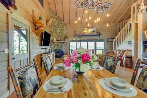 Cozy Cherry Log Cabin with Hot Tub and Mountain Views! in Cherry Log, USA