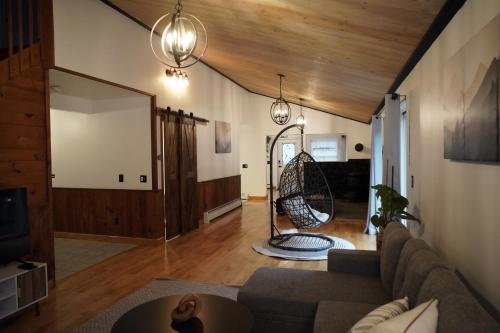 Creekfront near Windham: Game Room, Fire Pit, WiFi in Gilboa, USA