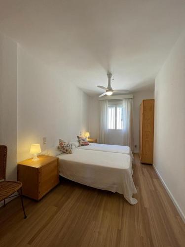 Chalet en primera línea de una planta con piscina privada y acceso directo a la playa Chalet en primera línea de una planta con piscina privada y acceso directo a la playa